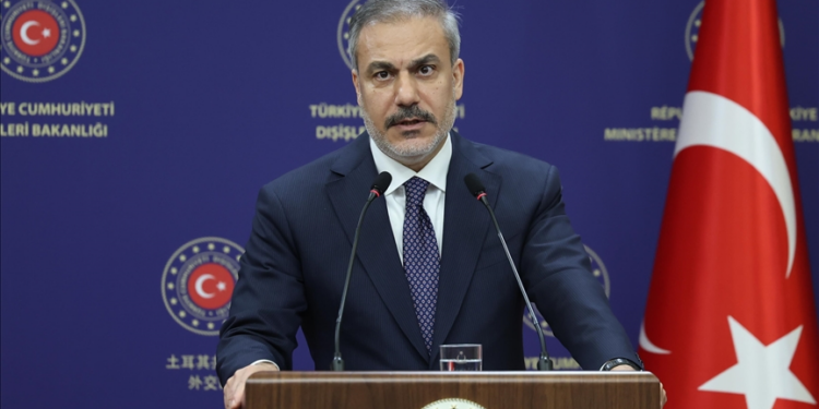 Ministri i Jashtëm turk: Siria ka hyrë në një fazë të re, duhet ta mbështesin ndërkombëtarët