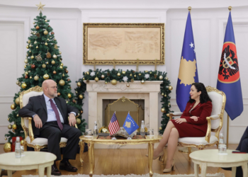 Osmani e dekoron Hovenierin me Urdhrin “Dr. Ibrahim Rugova”