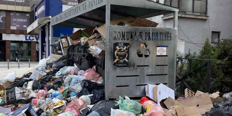 Punëtorët e “Pastrimit” në grevë, ankohet Komuna e Prishtinës