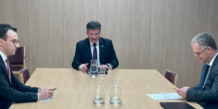 Nis takimi trepalësh në Bruksel në kuadër të dialogut Kosovë – Serbi