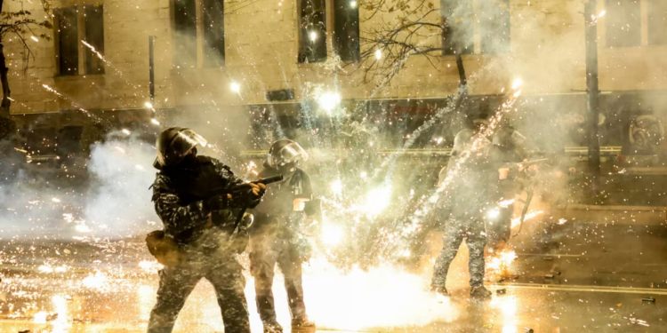 Arrestime e rrahje që katër net në protestat në Gjeorgji