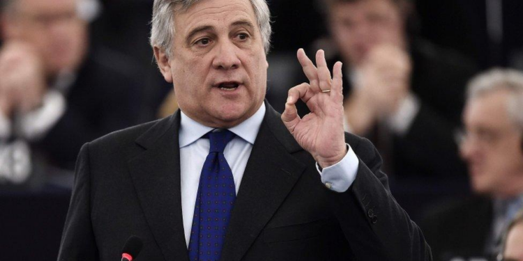 Antonio Tajani vjen në Kosovë, viziton KFOR-in italian për Krishtlindje