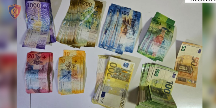 Dy kosovarë kapen me mijëra euro dhe franga në Morinë, nuk i kishin të deklaruara