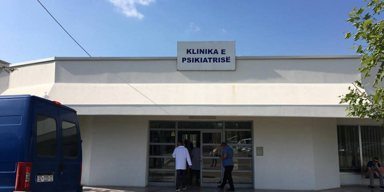 Dy pacientë ikin nga Psikiatria në Prishtinë