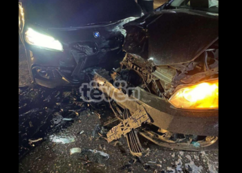 Aksident mes dy veturave te Dheu i Bardhë – Shtatë persona të lënduar, në mesin e tyre edhe mërgimtarë