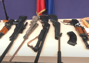 Shkatërrohet grupi kriminal për trafikim me armë nga Kosova në Shqipëri, arrestohen 20 persona