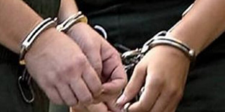 Arrestohen një e mitur dhe një 23-vjeçar të dyshuar për grabitje në Mitrovicë