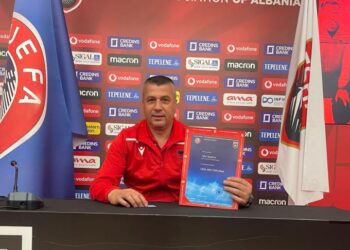 Batatina pajiset me licencën UEFA Pro
