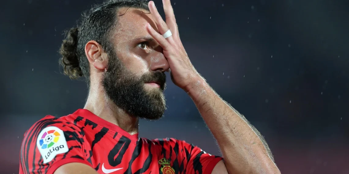 Muriqi asiston, por edhe ndëshkohet me të kuq