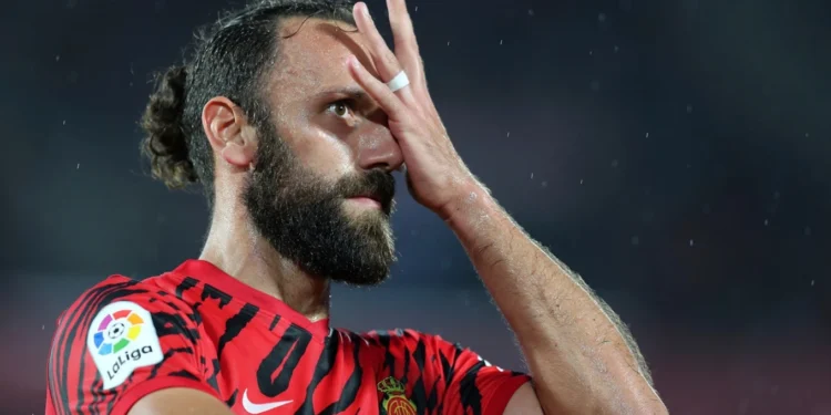 Muriqi asiston, por edhe ndëshkohet me të kuq