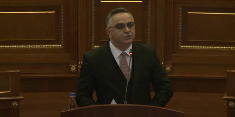 Tahiri e akuzon qeverisjen katërvjeçare të Kurtit për dështime dhe skandale