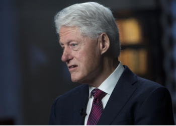 Bill Clinton shtrohet në spital