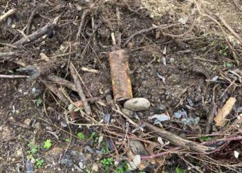 Gjendet një bombë në oborrin e një kompanie në Prizren, dyshohet se i përket luftës së fundit