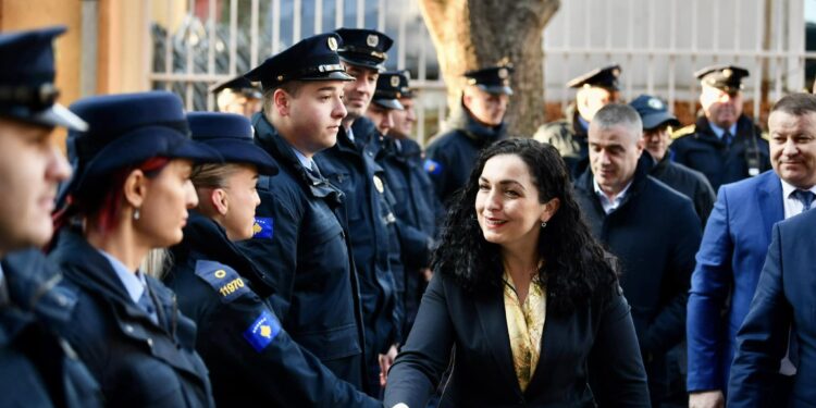 Osmani pas vizitës në veri: Policët ishin mbrojtësit e palëkundur të sovranitetit të Kosovës
