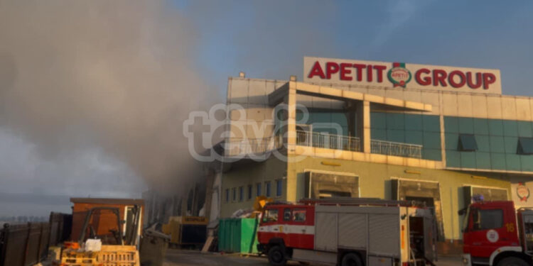 Përfshihet nga zjarri fabrika e mishit “Apetit Group”