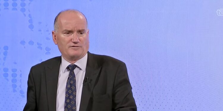 Çollaku tregon nëse Vuçiq mund të inskenojë skenare në Kosovë pas protestave kundër tij në Beograd