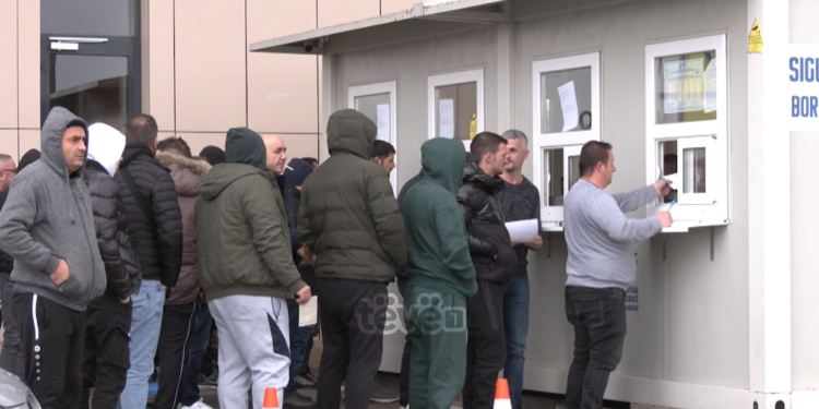 Mërgimtarët ia mësyjnë Kosovës për festat e fundvitit