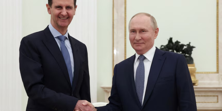 Bashar Al-Assad mbërrin bashkë me familjen në Rusi