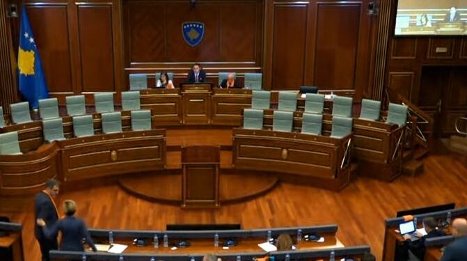 Konjfuca ndërprenë punimet e seancës, kritikon deputetët e Listës Serbe: Turp iu qoftë