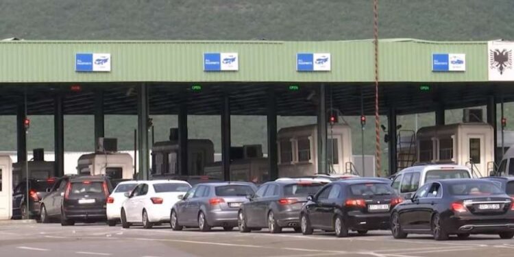Rritet fluksi i kosovarëve në Morinë të Shqipërisë
