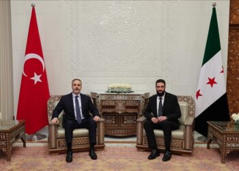 Shefi i diplomacisë turke takon liderin e administratës së re siriane