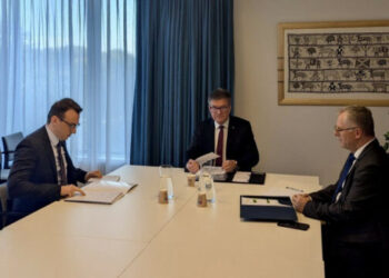 Përfundon takimi trepalësh në Bruksel mes Kosovës dhe Serbisë