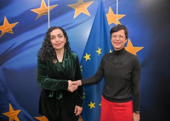 Osmani takoi Komisioneren për Zgjerim, theksoi rëndësinë e avancimit të aplikimit të Kosovës në BE