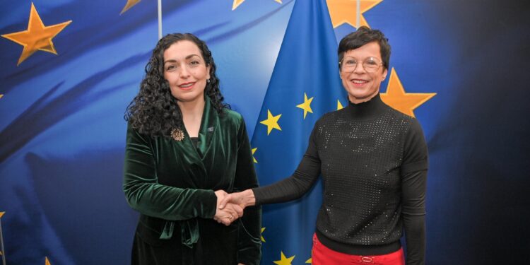 Osmani takoi Komisioneren për Zgjerim, theksoi rëndësinë e avancimit të aplikimit të Kosovës në BE
