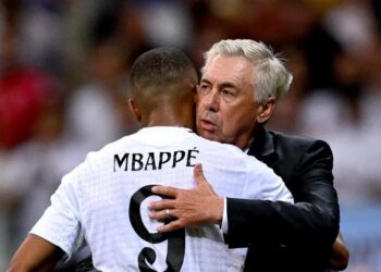 Ancelotti i del në mbrojtje Mbappes