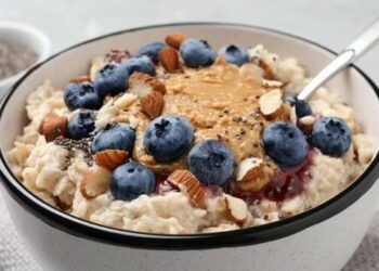 Pse mosngrënia e mëngjesit në moshën e mesme mund t’ju shtojë në peshë