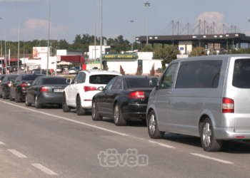 Mërgimtarët po presin deri në 30 minuta në Merdarë