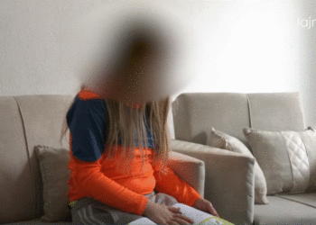 Pas raportimit të Tëvë 1, nxënësja me aftësi të kufizuara rikthehet në shkollë