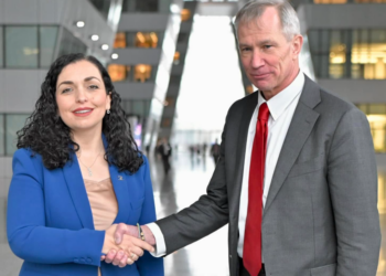 Osmani takohet me ndihmës sekretarin e përgjithshëm të NATO-s, diskutojnë për paqen dhe sigurinë në Kosovë