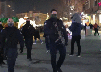 Policët me armë të gjata shtojnë patrullimet në kryeqytet për festat e fundvitit