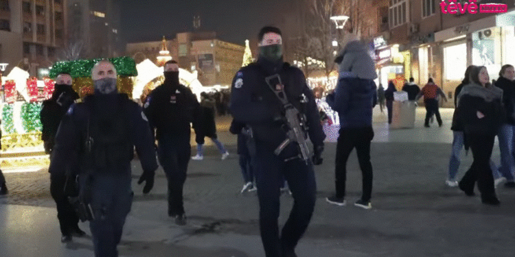 Policët me armë të gjata shtojnë patrullimet në kryeqytet për festat e fundvitit