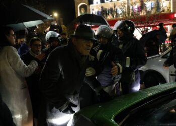 Protesta e opozitës në Tiranë, arrestohen 7 protestues, procedohen 40 zyrtarë të PD-së dhe 21 qytetarë