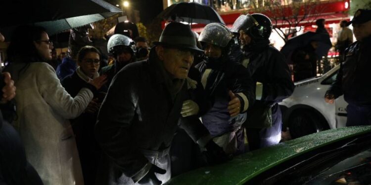 Protesta e opozitës në Tiranë, arrestohen 7 protestues, procedohen 40 zyrtarë të PD-së dhe 21 qytetarë