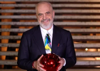 Rama ua uron shqiptarëve Vitin e Ri: Paçi mbarësi e shëndetin top