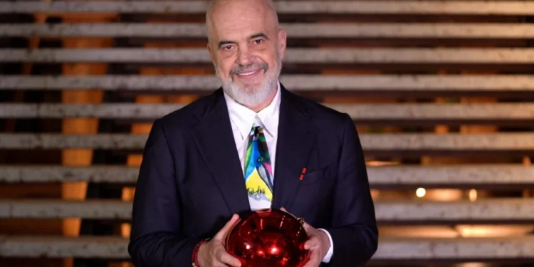 Rama ua uron shqiptarëve Vitin e Ri: Paçi mbarësi e shëndetin top