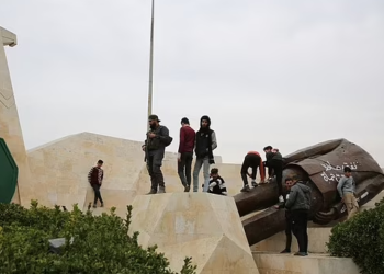 Opozita e armatosur në Siri pushton pallatin presidencial të Bashar Assadit