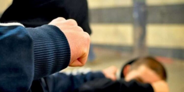 Rrahje mes të miturve në Suharekë, policia gjen fishekë e një boks të metalit në vendngjarje