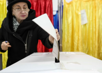 Rumunët votojnë për Parlament të ri