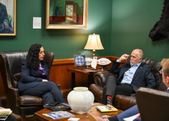 Osmani takohet në Uashington me senatorin republikan Thom Tillis