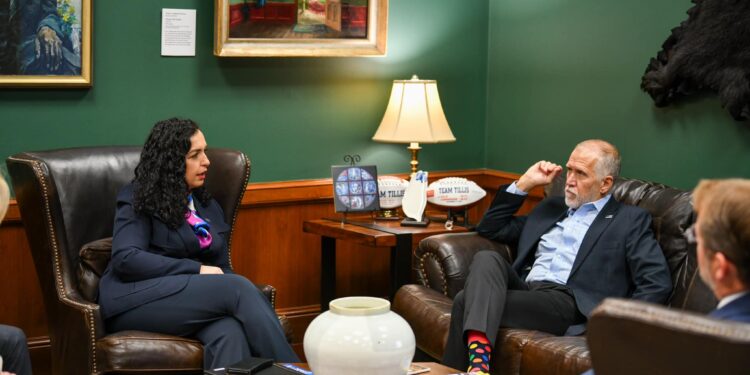 Osmani takohet në Uashington me senatorin republikan Thom Tillis