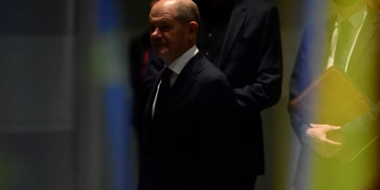 Scholz në vizitë të papritur në Kiev, ndan ndihmë të re ushtarake për Ukrainën