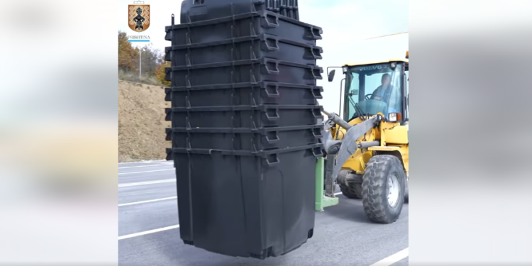 Prishtina furnizohet edhe me 2 mijë kontejnerë të rinj për mbeturina