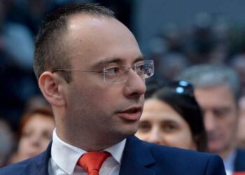 Simiq sulmohet në një takim të Listës Serbe me qytetarë në Zveçan