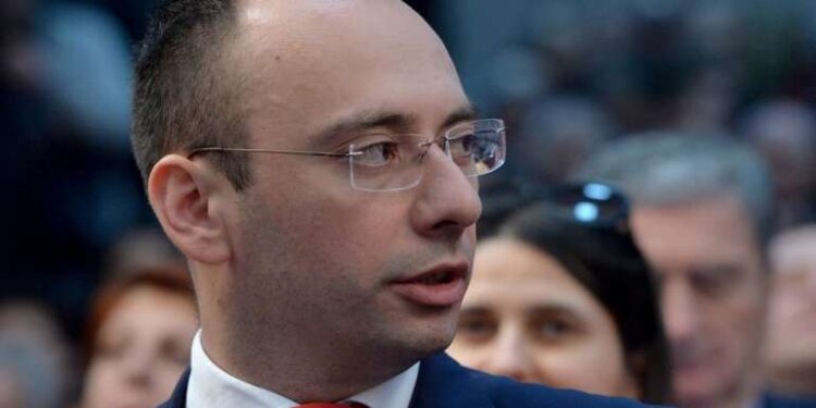 Simiq sulmohet në një takim të Listës Serbe me qytetarë në Zveçan