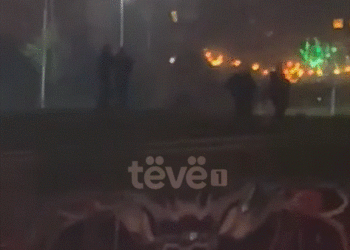 Arrestohen dy persona në rrugën B, dyshohet se ishin të armatosur