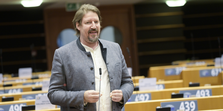 Eurodeputeti austriak: Shteti serb po i mbron kriminelët